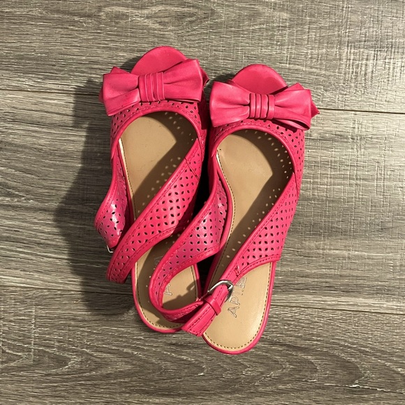 Apt. 9 Women’s Hot Pink Open-toe Wedge Heels - Picture 3 of 3